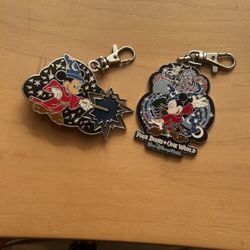 2 Vintage Disney wolrd keychains 2009