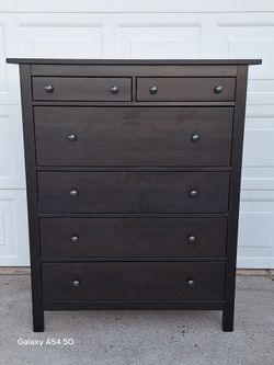 DRESSER
