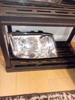 Car Headlight Assembly with Cracked Lens