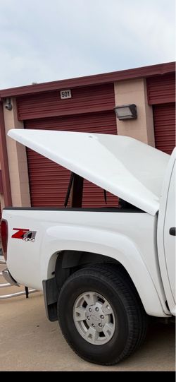 White Hard Tonneau Cover for Chevy Truck