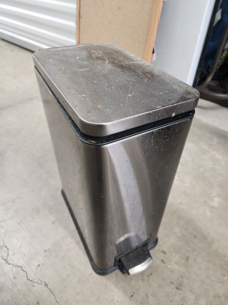 Small Desk Trash Can