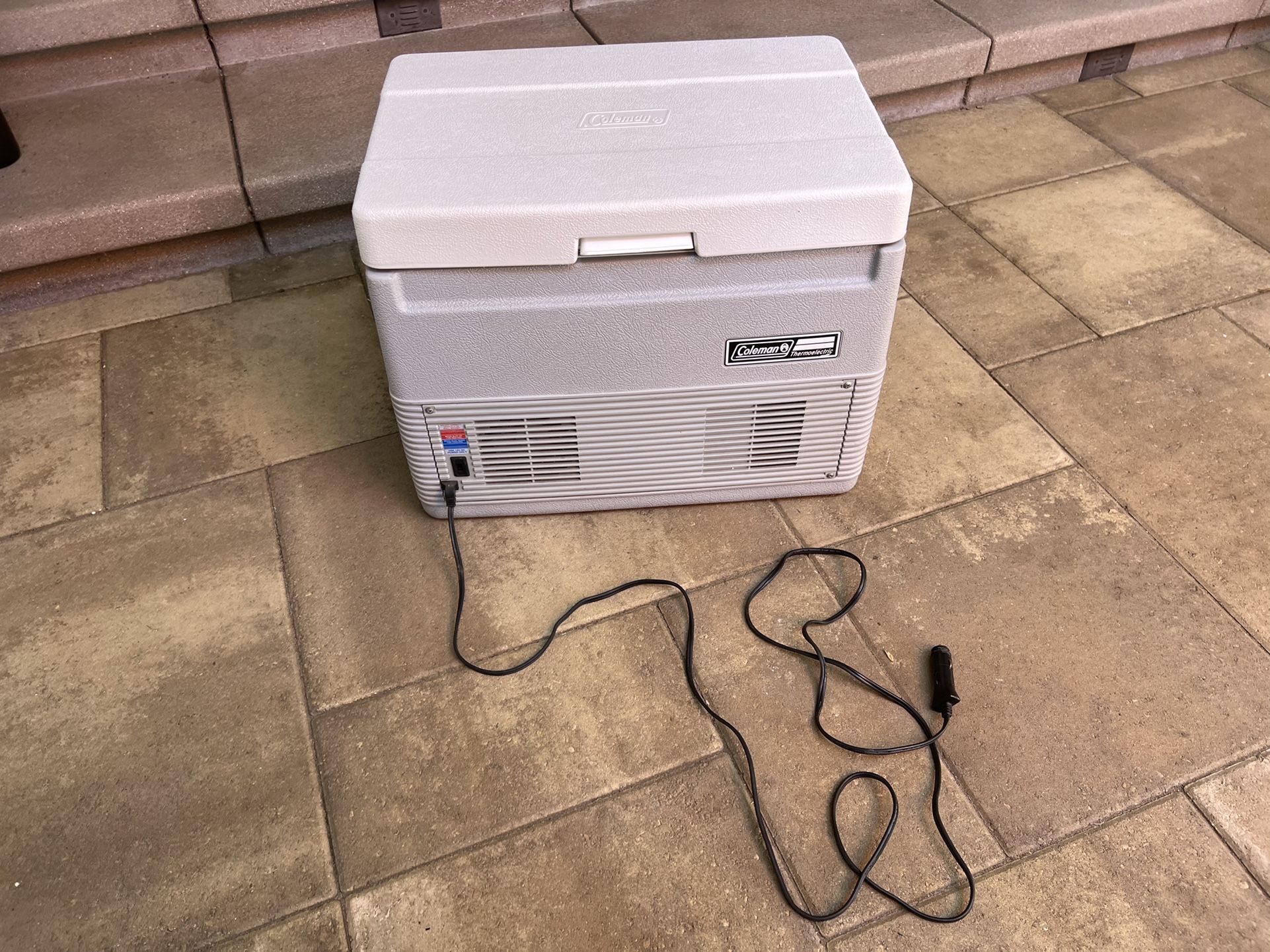 Available! Vintage Coleman Thermoelectric Model S232 40 qt Cooler + Warmer 12 Volt