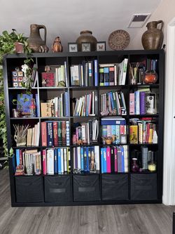 Cube shelf black