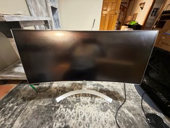 LG 38” ultra wide  QHD +IPS monitor w USB-C