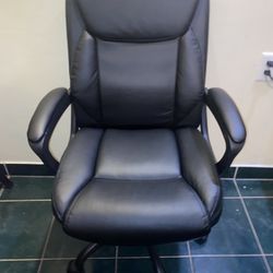 OFFICE CHAIR WITH ADJUSTABLE HEIGHT