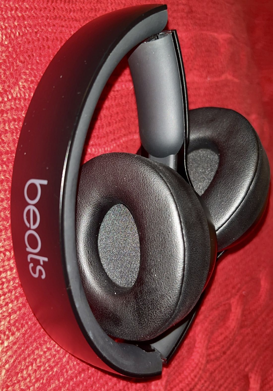Beats Solo Pro