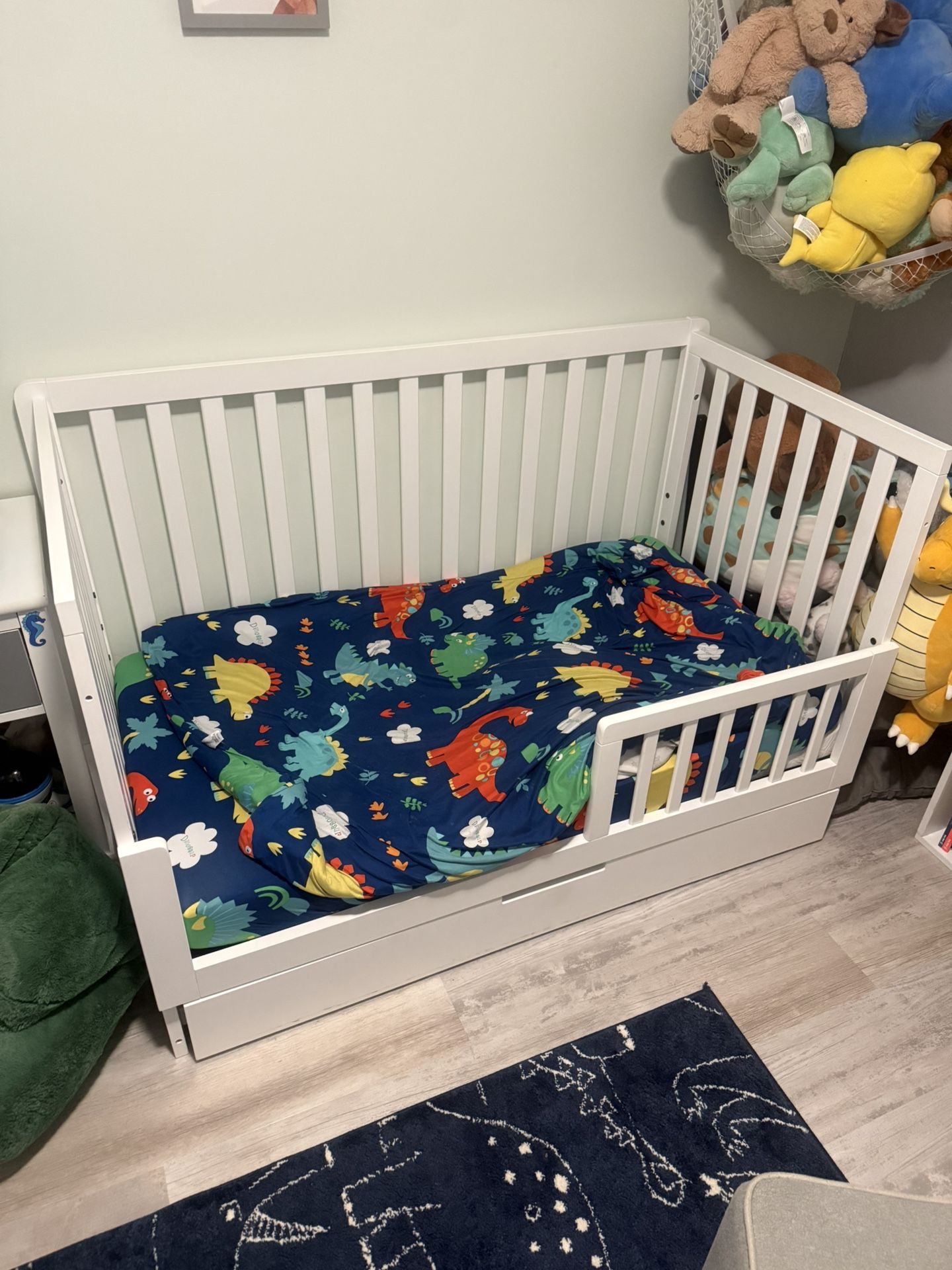 Kids Crib & Bed, Dresser/ Changing Table