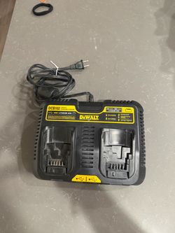 DEWALT DCB102 Jobsite Charging Station