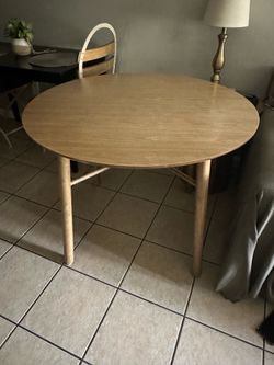 Round dining table perfect conditions