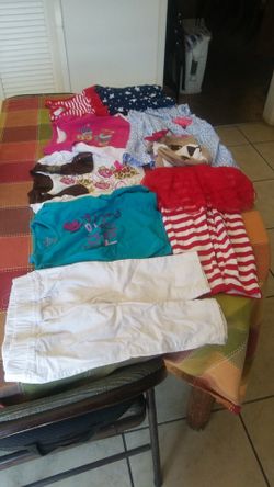 Girl's clothes. 7 pics . Size 12 to 18 months