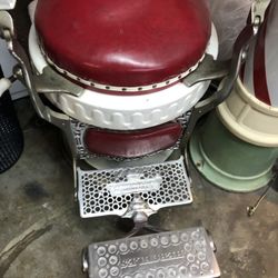 Rate Double Round Berninghaus Barber Chair $4600