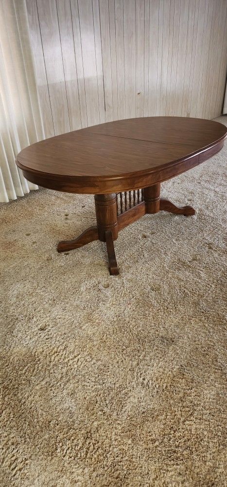 Free dining table