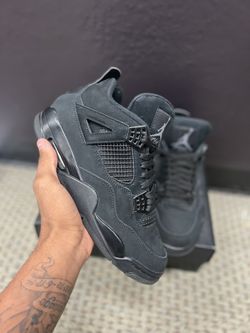 Black Cat Jordan 4 