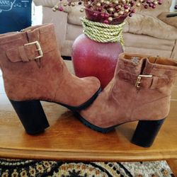 *SEXY* Brown Wedge Boots W/ Gold buckles Size 9