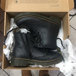 Kids/preschool Dr martens Size 13