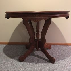 Antique Lovers! Parlor Table