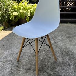 White Modern Chairs With Wooden Legs (Set Of 4)