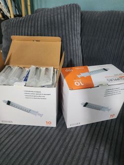 2 BOXES OF DISPOSABLE SYRINGES 200 TOTAL