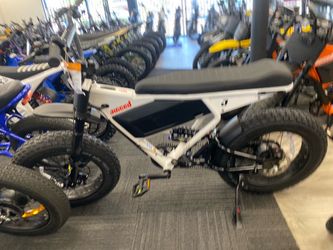 Juiced Scrambler Electric Bike Full Suspension 750W/48V