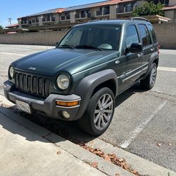 Jeep linerty 2003 millaje 183000