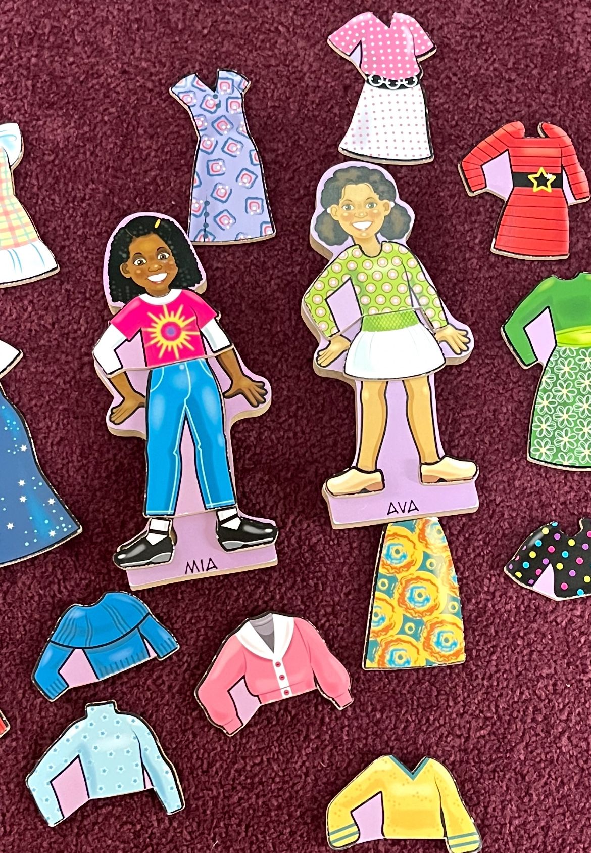 Magnetic Wooden Dolls Mia And Ava - 27 pc