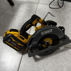 DeWALT FLEXVOLT 60V MAX Lithium-Ion. Circular Saw with FLEXVOLT 9.0 Ah