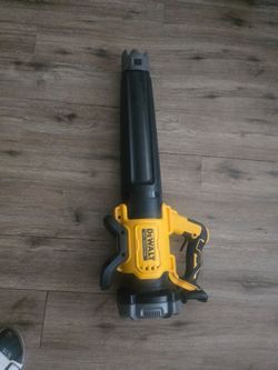 DEWALT
20V MAX 125 MPH 450 CFM Brushless Cordless Handheld Leaf Blower with Concentrator Nozzle (Tool Only)