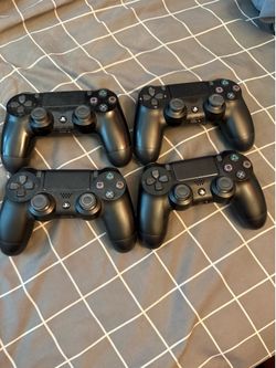 PS4 controllers