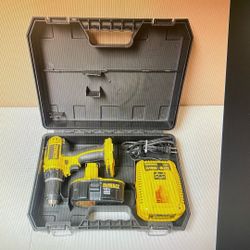 Dewalt 18 Volt Cordless 1/2” Drill / Driver With Charger, Battery & Case