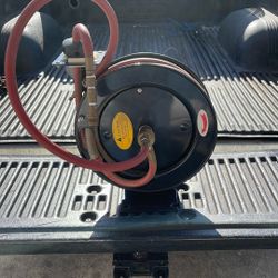 Air Retractor Used In Good Condition