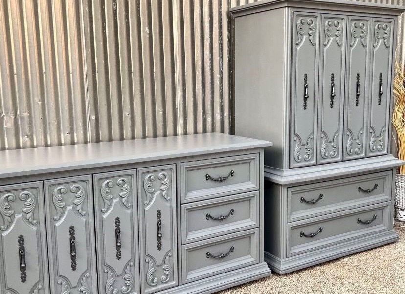 Nice 2 Piece Vintage Dresser Set