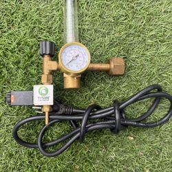 Titan Controls CO2 Regulator.