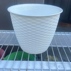 Flower Pot White 8 Inches 