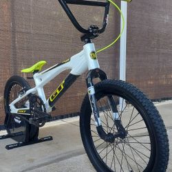 2009 GT ULTRABOX ULTRA BOX BMX RACE BIKE