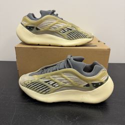 Yeezy 700 v3 fade salt