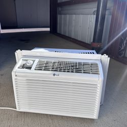 LG Window Air Conditioner - Model LW5016