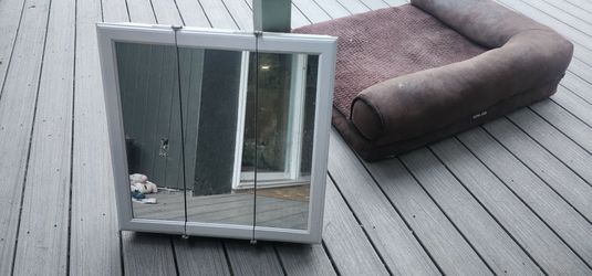 Bathroom mirror cabinet