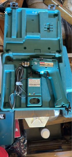 Makita cordless drill with charger and case