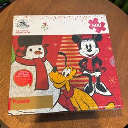 NEW Disney Store Holiday Christmas 500 Piece Puzzle feat Mickey Mouse Minnie Mouse Pluto & A Snowman.