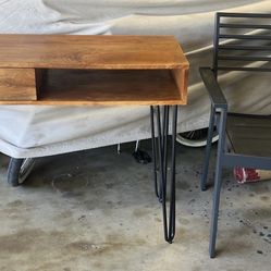 MID CENTURY MODERN STYLE WOOD DESK & METAL CHAIR