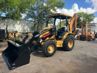 2005 CATERPILLAR 420D IT 4X4 W/ QUICK CONNECT & 3 ATTACHMENTS
Quick Connect Coupler
Rear Bucket/
Forks &
Grapple