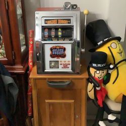 5 Cent Slot Machine With Cabinet
