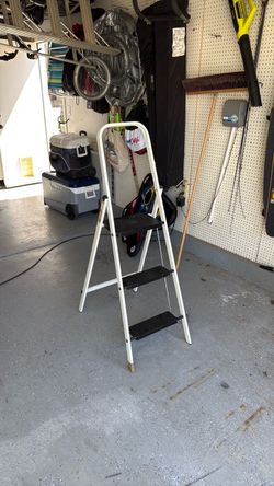 Three step metal ladder