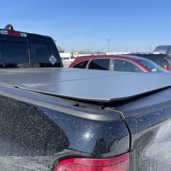 Still stays shut - WeatherTech AlloyCover X1803741