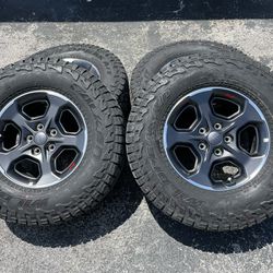Set of 4 17” Jeep Wrangler Gladiator Wheels Tires 