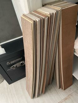 65 pieces of easy lay wooden plank vinyls