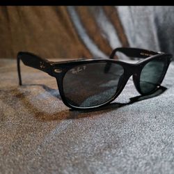 Ray-Ban Wayfarer Sunglasses Brand New