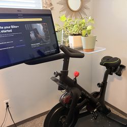 2020 Peloton Bike 2nd Gen Very Good
