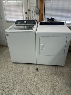 WHIRLPOOL. WASHER. AND. DRYER. SET.
