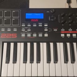 Akai MPK 225